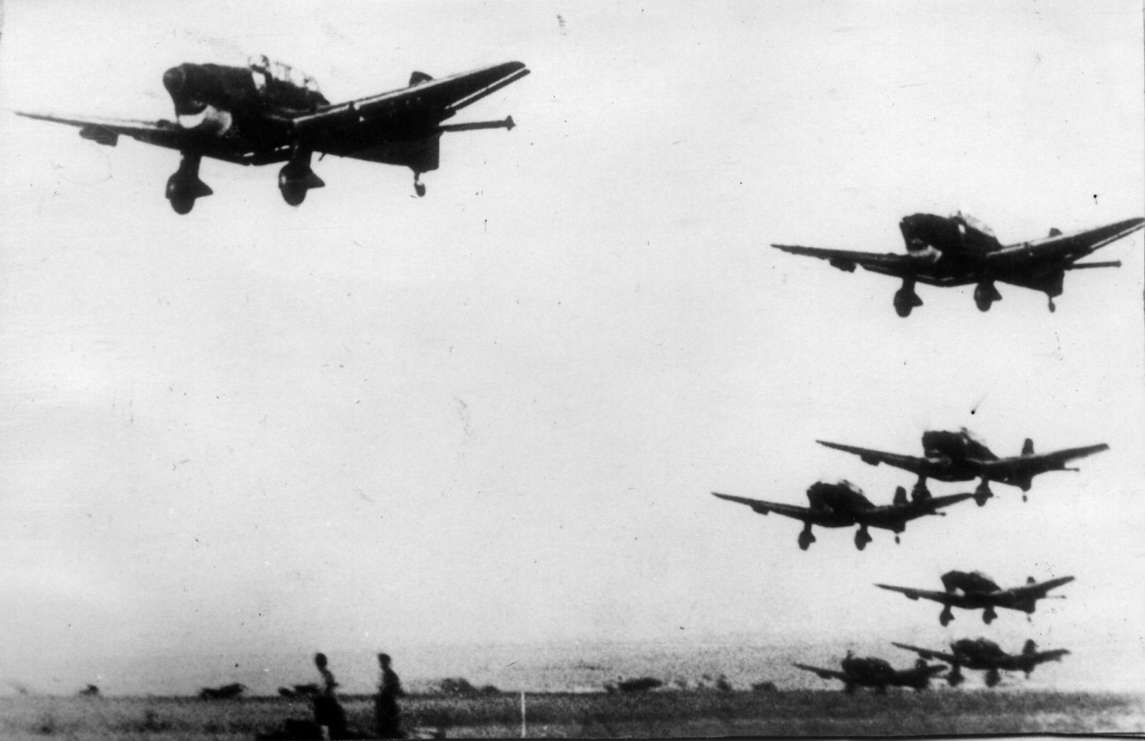 фашистские стервятники в небе над Ставрополем, 1942 год